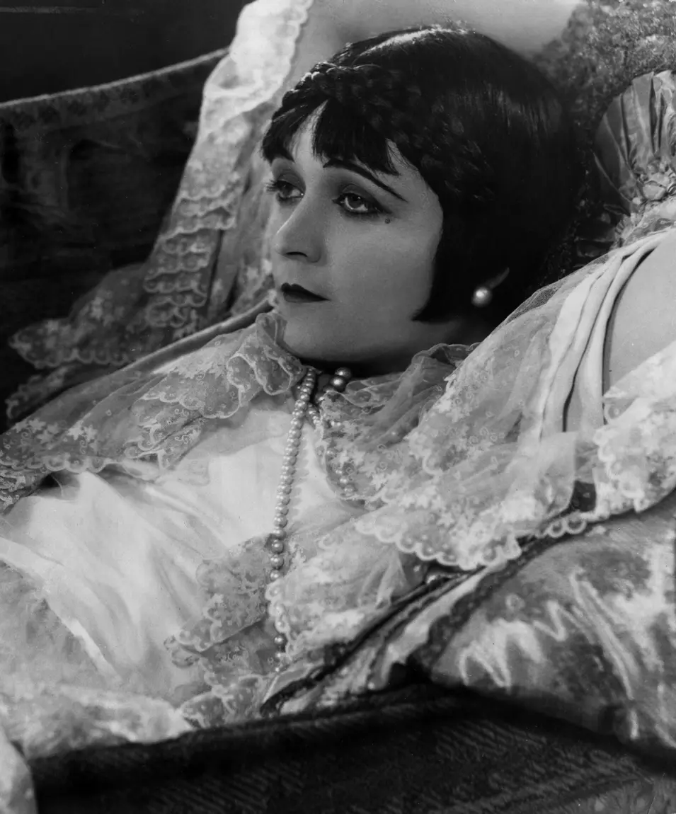 A Woman of the World scene