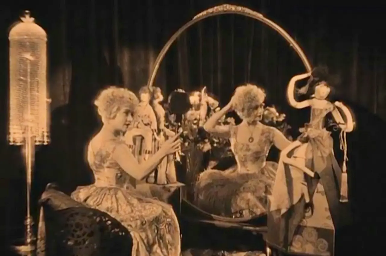 The Belle of Broadway scene