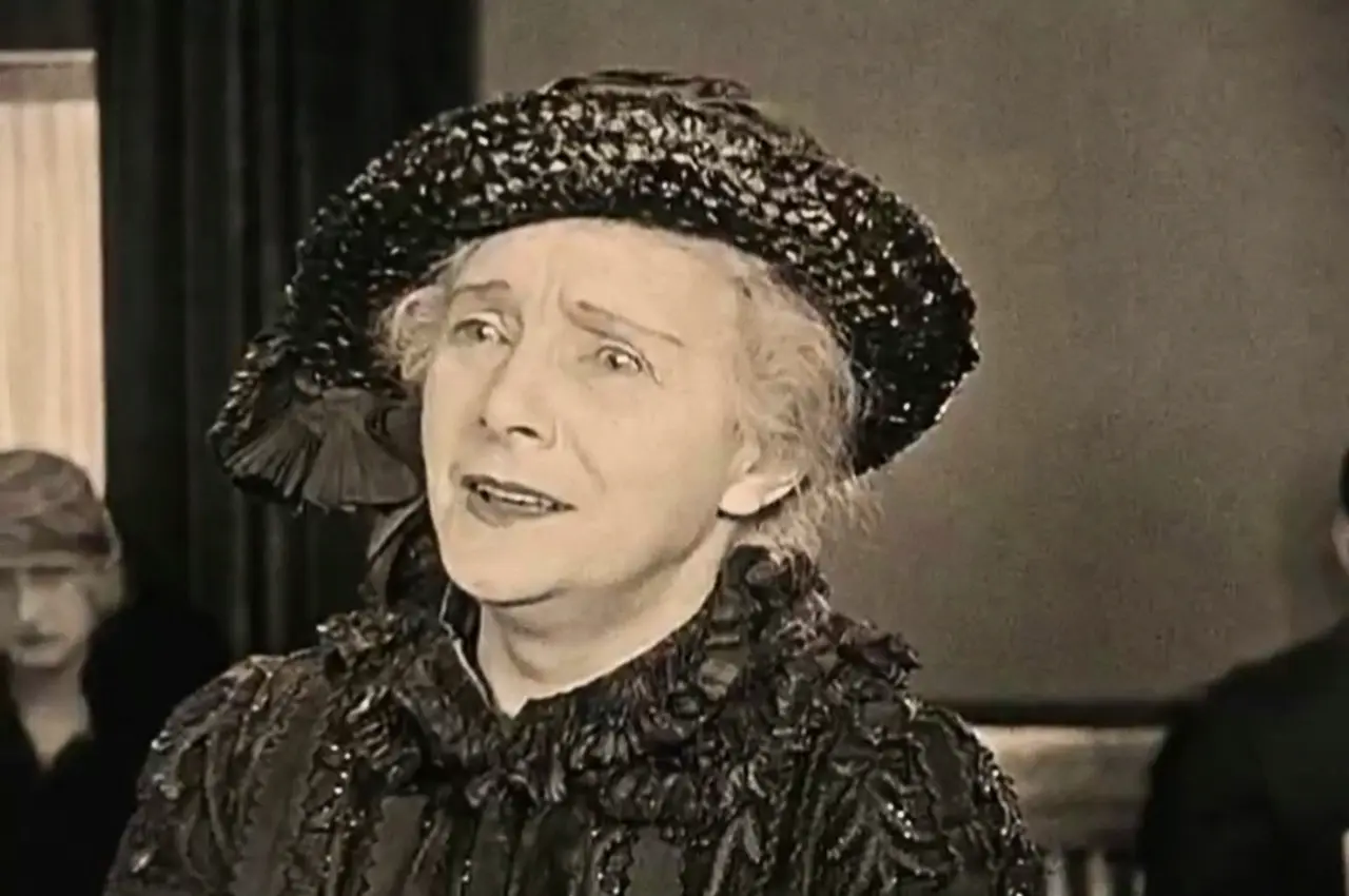 The Belle of Broadway scene