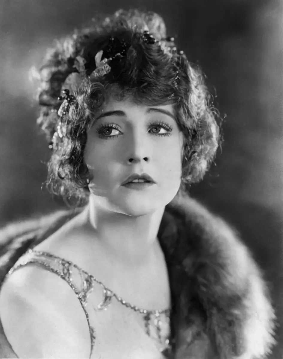 The Belle of Broadway scene