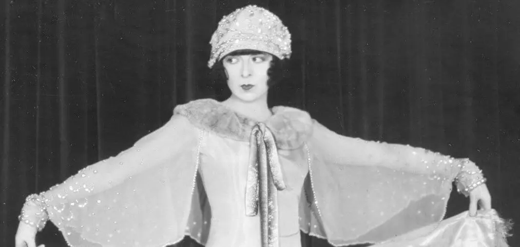 Ella Cinders scene