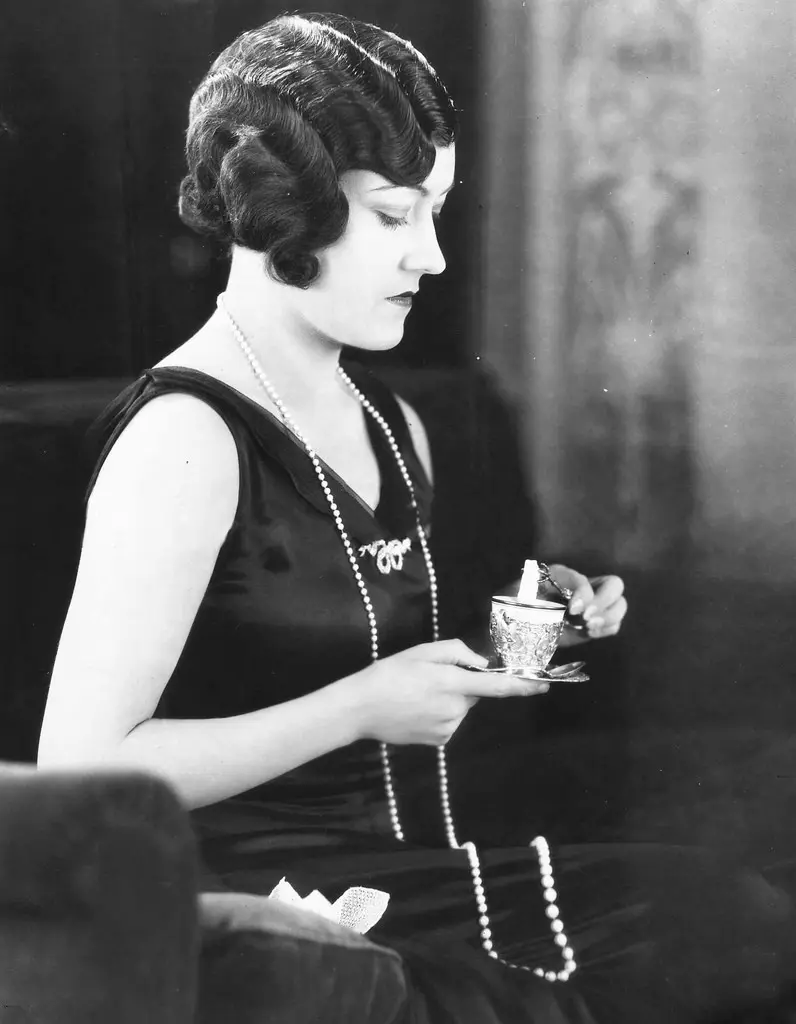 Fine Manners scene