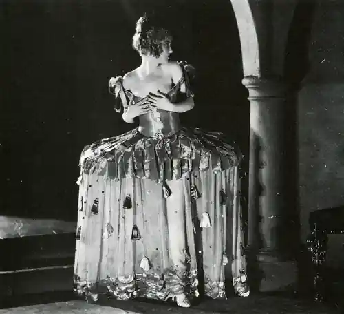 Nell Gwyn scene