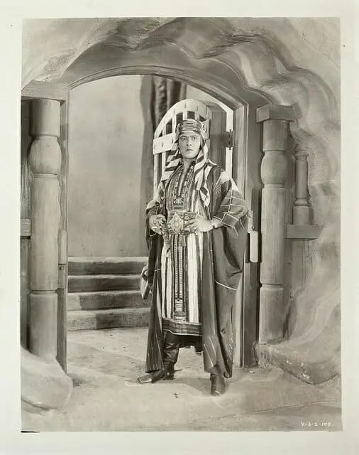 The Son of the Sheik scene