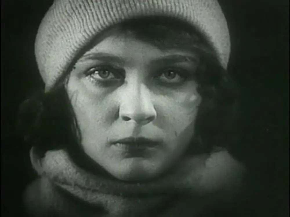 The Girl with the Hat Box scene