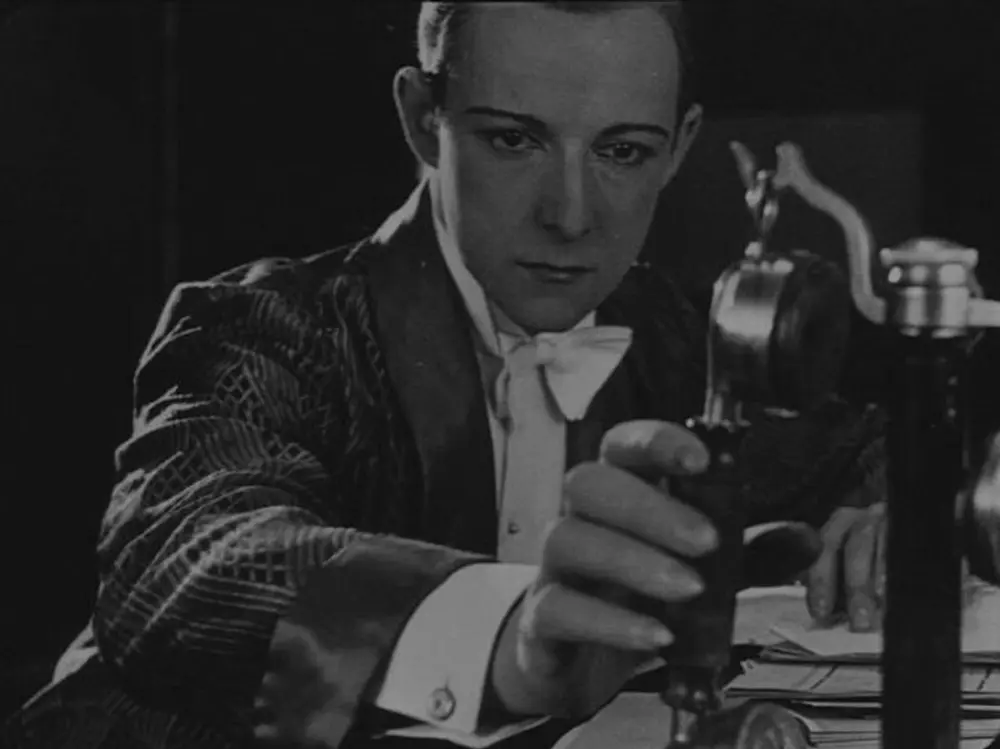 The Three-Sided Mirror scene