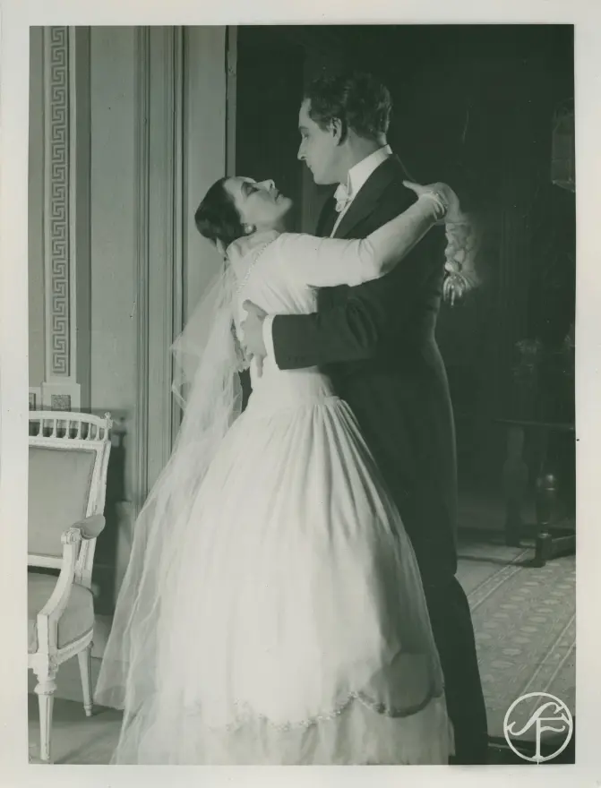 Hans engelska fru photo