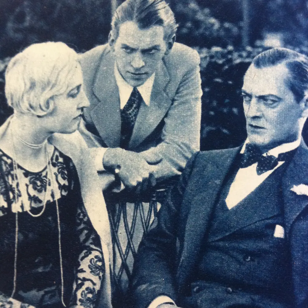 Women Love Diamonds scene