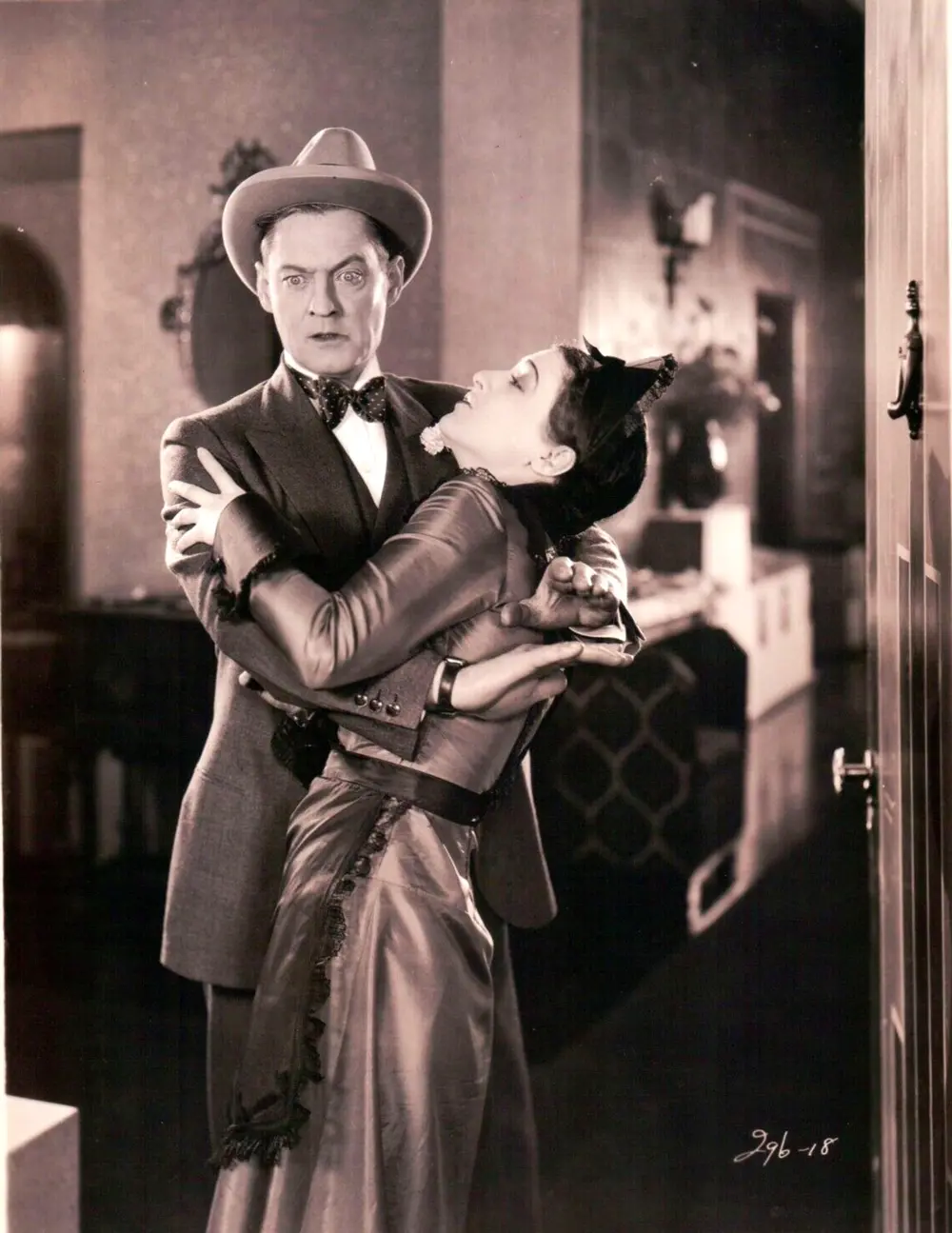Women Love Diamonds scene