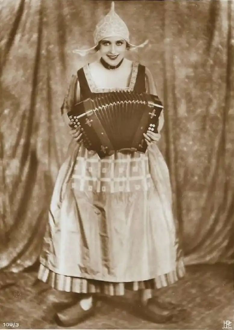 Die Frau, die jeder liebt, bist du! photo