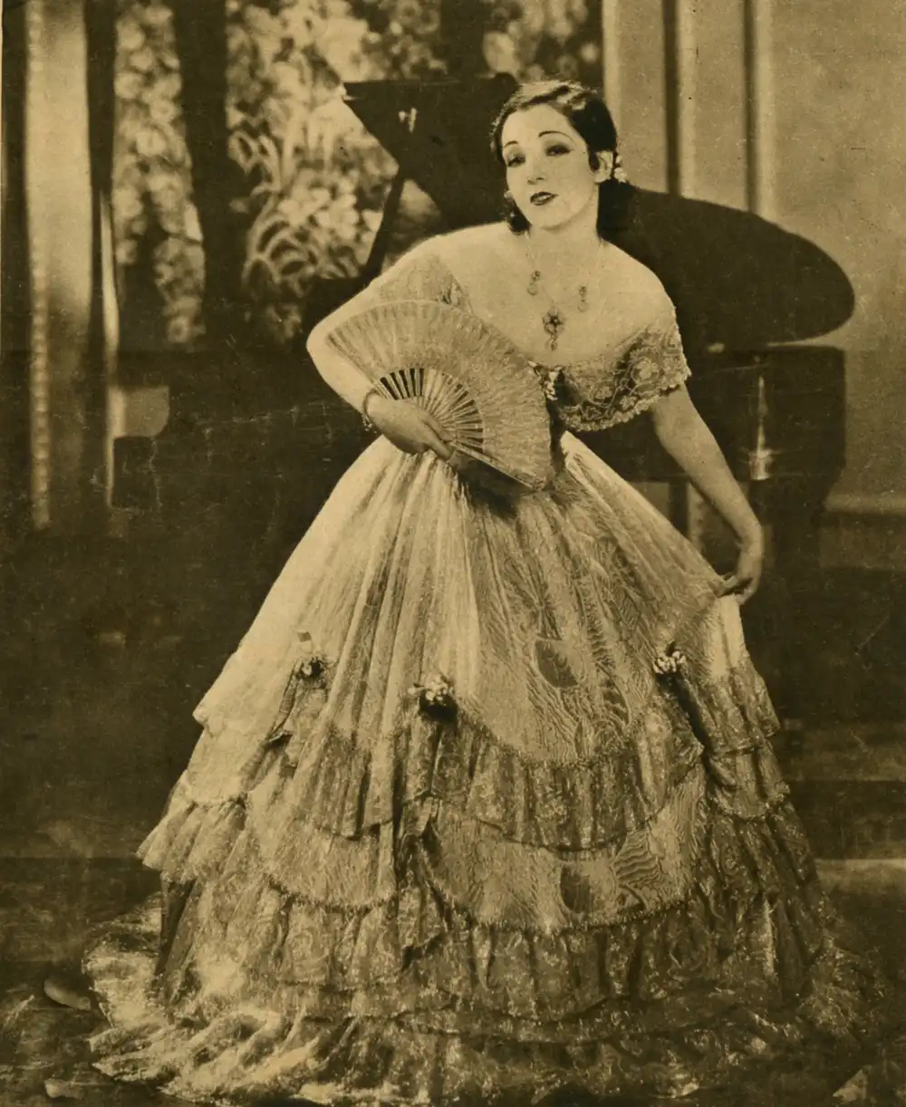 Lady of the Pavements photo