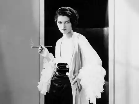 Le parfum de la dame en noir scene