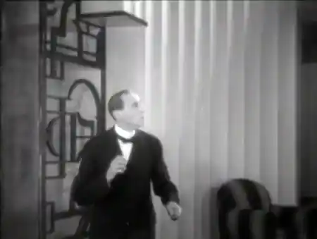 Le parfum de la dame en noir scene