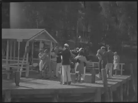 Brokiga blad scene