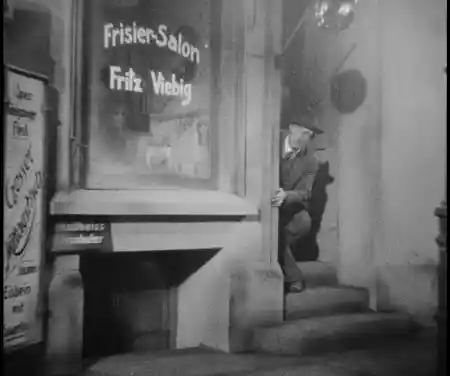 The Man in Search of His Murderer scene