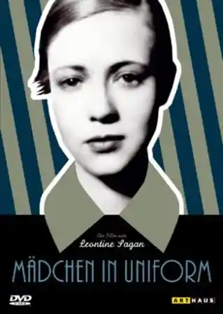 Mädchen in Uniform photo
