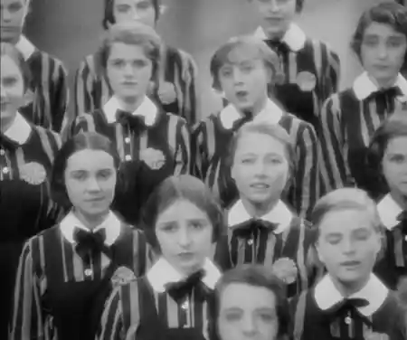 Mädchen in Uniform photo