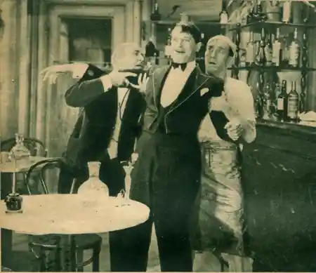 Le petit café scene
