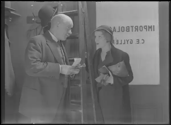 Kärlek och kassabrist scene