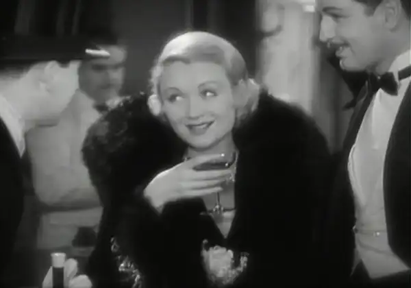 Lady with a Past scene