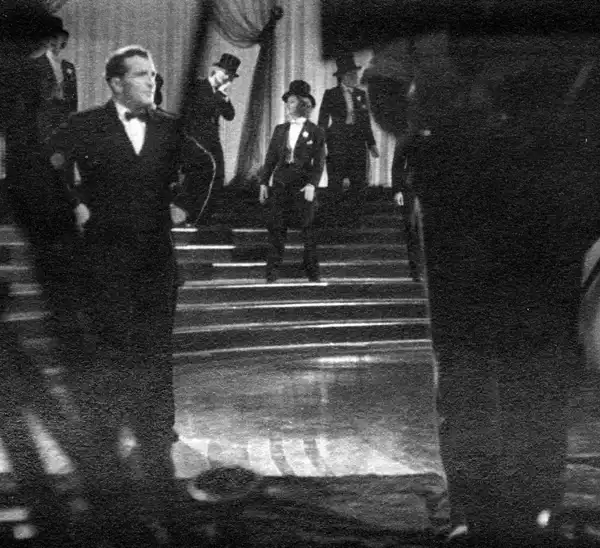 Broadway Thru a Keyhole scene