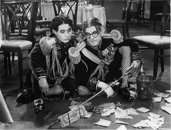 Diplomaniacs scene