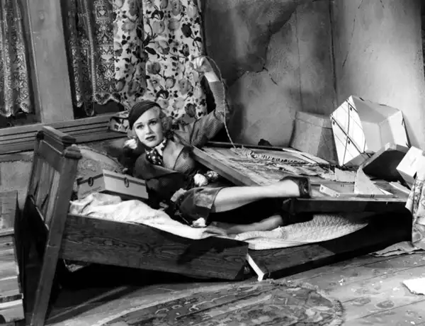 Rafter Romance scene