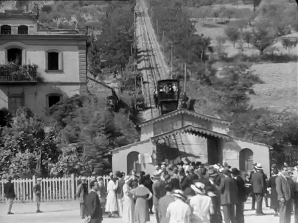 Treno popolare photo