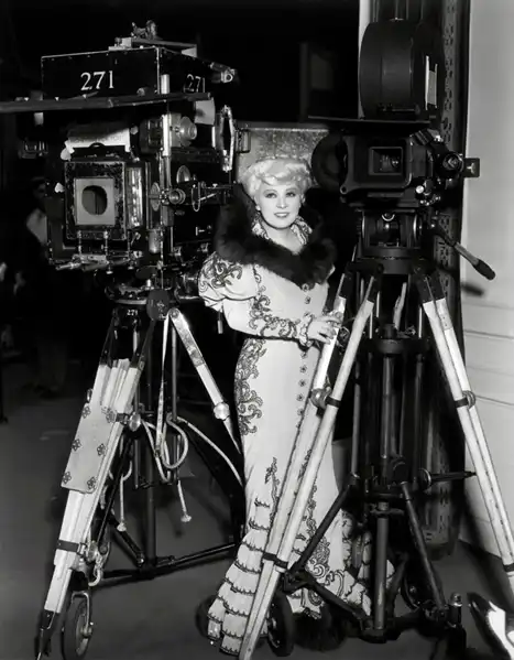 Belle of the Nineties photo