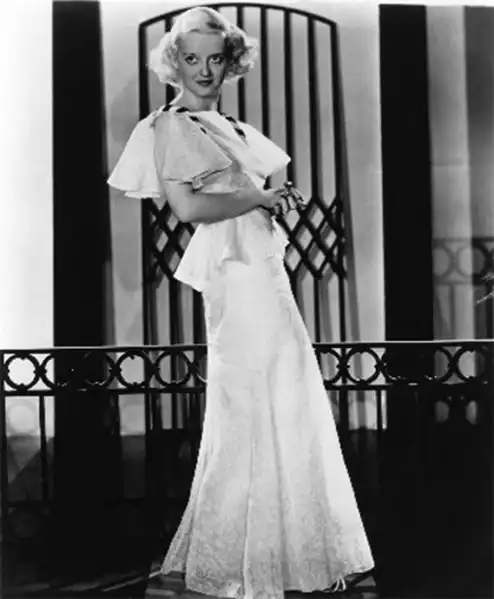 Fashions of 1934 scene