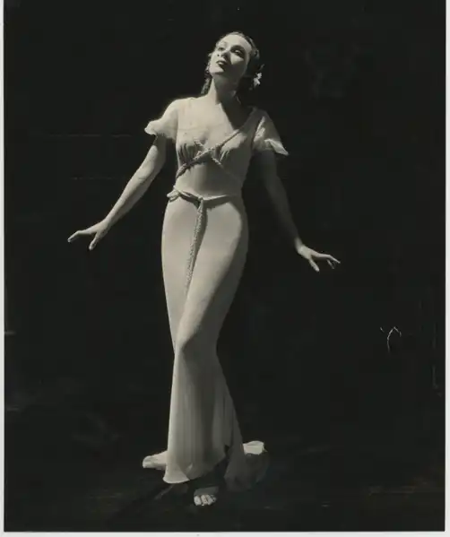 Madame Du Barry photo