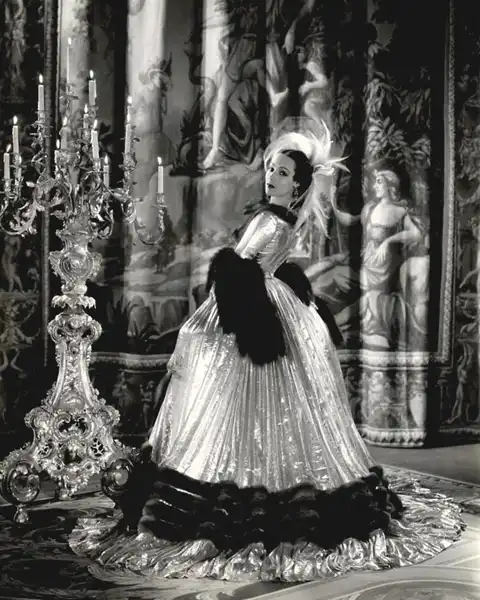 Madame Du Barry photo