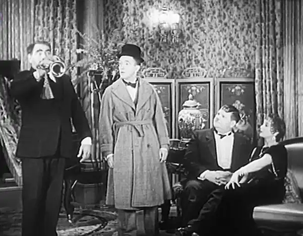 Oliver the Eighth scene