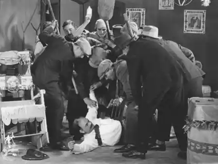 Hr. Tell og Søn scene
