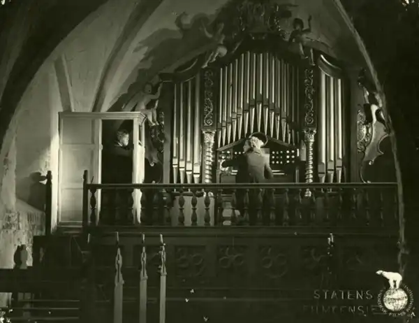 Kirke og orgel photo