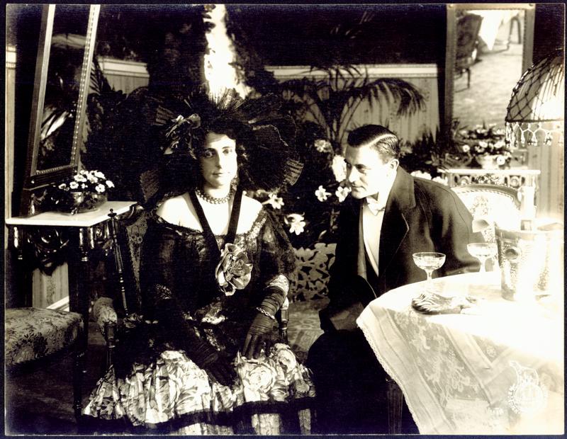 Den skønne Evelyn scene