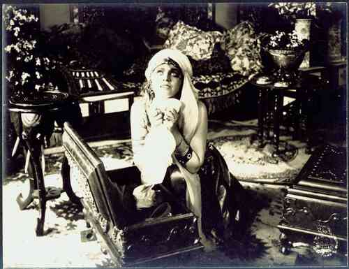Maharadjahens yndlingshustru I scene