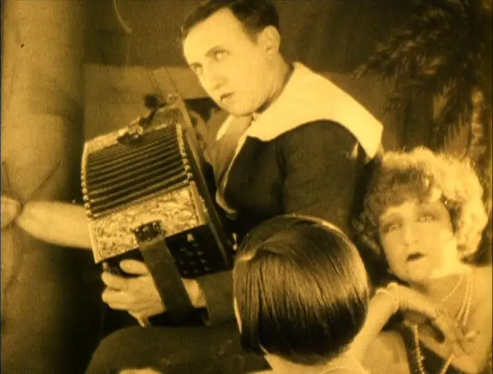 L'invitation au voyage scene