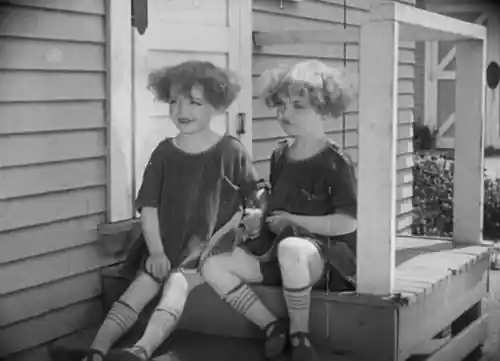 Snooky's Twin Troubles photo
