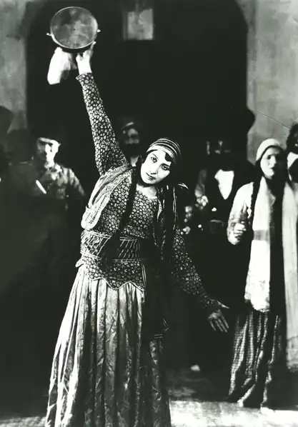Dokhtare Lor ya irane druz va emruz scene