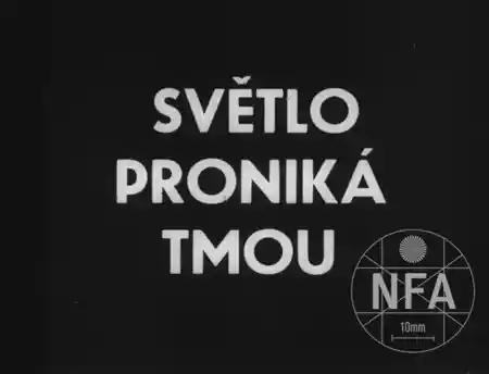 Svetlo proniká tmou photo