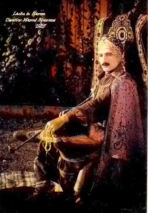 Lache in harem scene