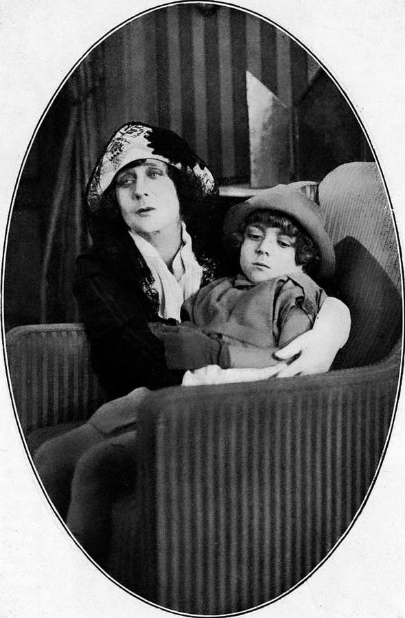 Roger la Honte scene