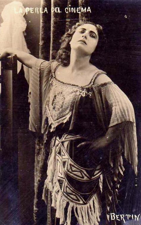 La perla del cinema scene