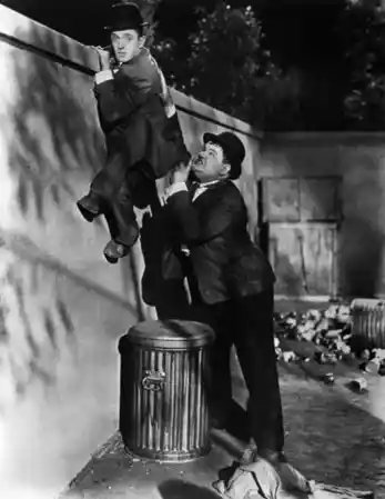 Ladrones scene