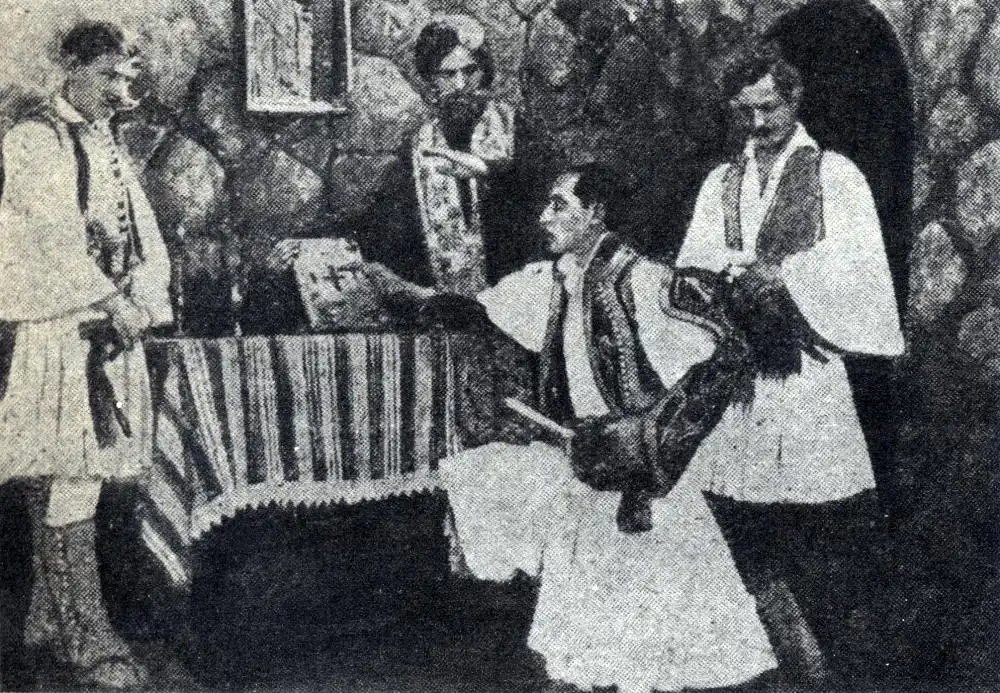 To lavaro tou '21 scene