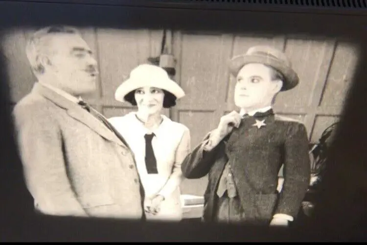 Walter the Sleuth scene