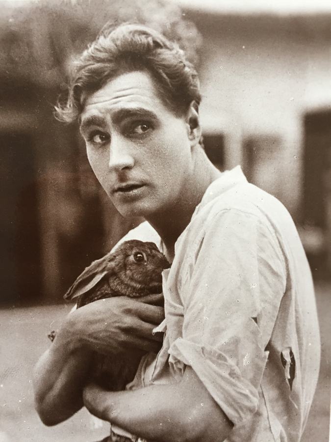 Broken Threads scene