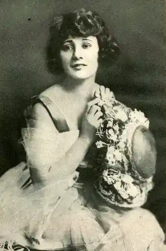 Diane of Star Hollow photo