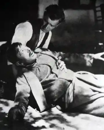 Pod orlovoto gnezdo scene